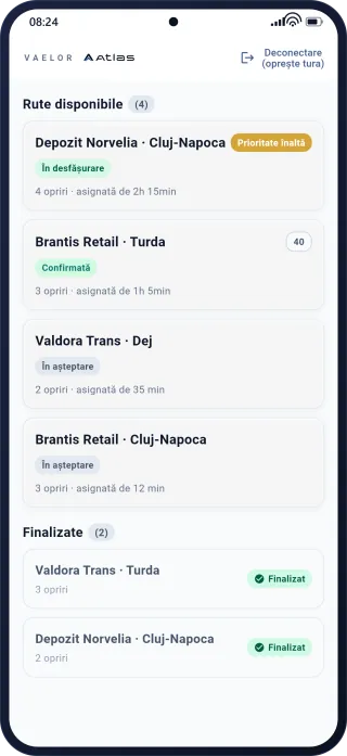Aplicația de șofer Atlas pe telefon: lista „Rute disponibile” cu patru curse ale zilei — una în desfășurare, una confirmată, două în așteptare — fiecare cu numărul de opriri, plus două curse finalizate.